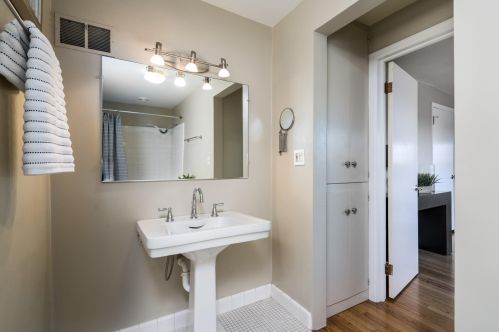 4796 Larkin St, Milwaukee WI 53211-1152 exterior