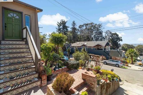 7950 Hillmont Dr, Oakland CA  94605-3521 exterior