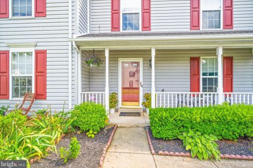 17297 Magic Mountain Dr, Round Hill, VA 20141-2491