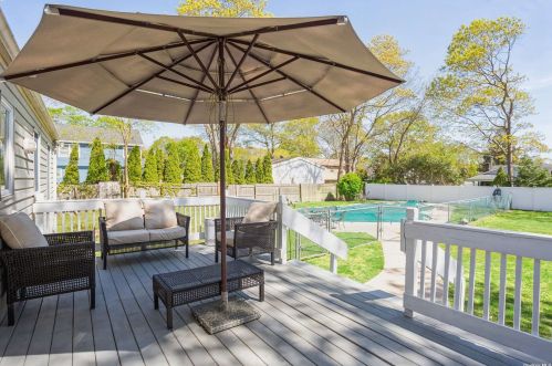 32 Aster Ave, Holtsville NY  11742-1703 exterior