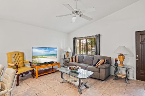 1246 14th Ave, Vero Beach, FL 32960-3759