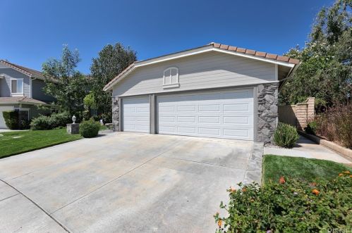27422 Briars Pl, Santa Clarita, CA 91354-1909