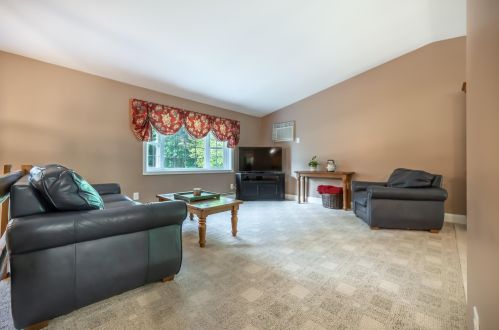 114 Lancaster Farm Rd, Salem NH  03079-4823 exterior