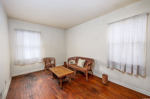 86 Diamond St, Floral Park NY  11003-4216 exterior