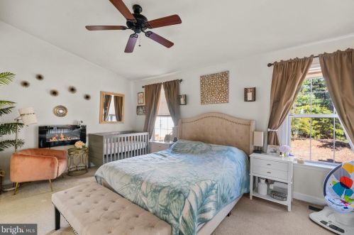 1944 Wicklow Ct, Woodbridge VA  22191-3459 exterior