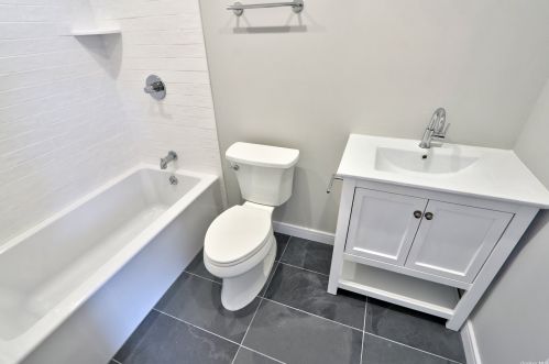 2592 Hewlett Ln, North Bellmore NY  11710-4413 exterior