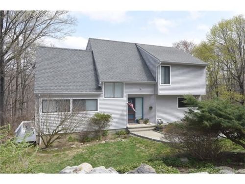 82 Eleanor Dr, Mahopac, NY 10541-3909