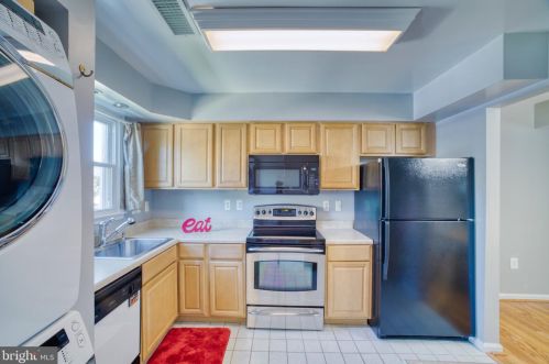 4619 Charlton Ct, Woodbridge VA  22193-3029 exterior