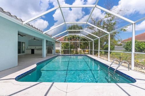 24900 Fairwinds Ln, Bonita Springs, FL 34135-9605
