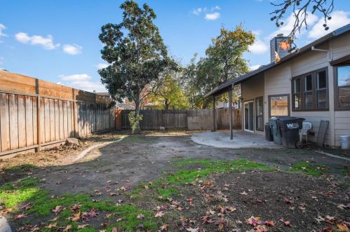 2021 Orangeburg Ave, Modesto CA  95350-3741 exterior