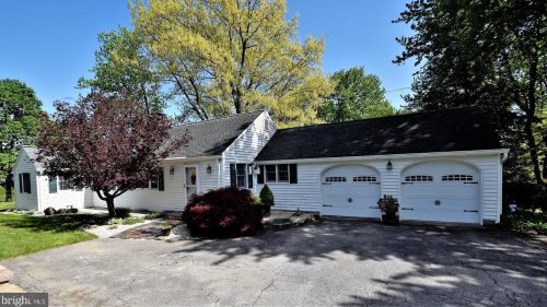 1289 Roth Church Rd, Spring Grove, PA 17362-8722
