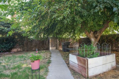 1610 Nian Way, Modesto CA  95351-3006 exterior