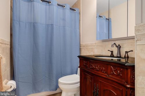 13461 Princedale Dr, Woodbridge VA  22193-3865 exterior