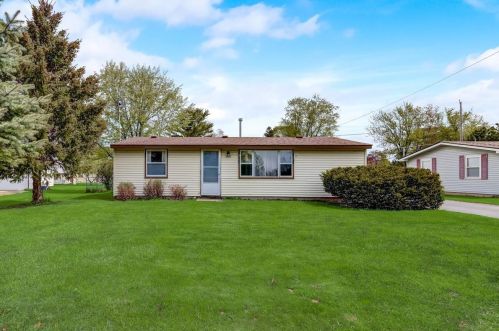 9418 Caddy Ln, Caledonia, WI 53108-9671
