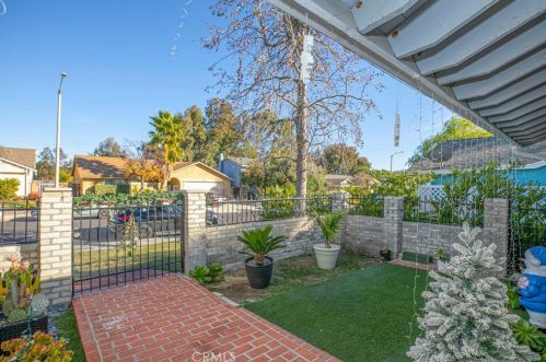 27067 Alabastro Dr, Santa Clarita CA  91354-2215 exterior