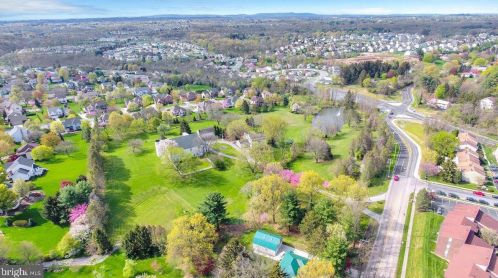 6411 Devonshire Hts Rd, Harrisburg PA 17111-4818 exterior