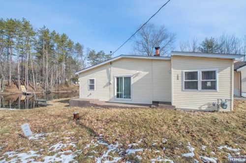 100 Tintle Ave, West Milford Lakes NJ  07480-4715 exterior