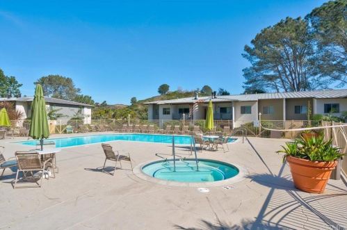 1810 El Camino Real, Encinitas CA  92024-4953 exterior
