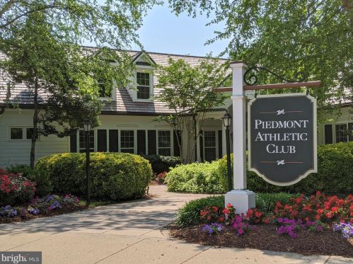 5936 Amber Ridge Rd, Haymarket VA  20169-2620 exterior