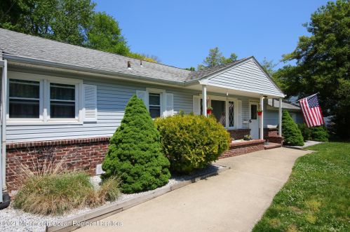 919 Leonardville Rd, Leonardo, NJ 07737-1746