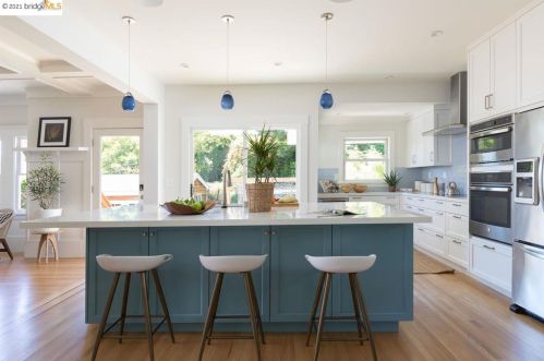 5845 Colby St, Oakland CA  94618-1224 exterior