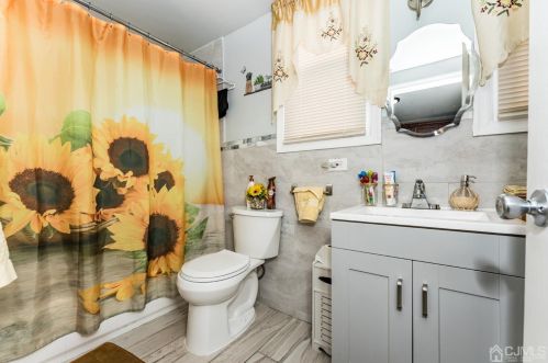 515 Sayre Ave, Perth Amboy NJ  08861-3681 exterior