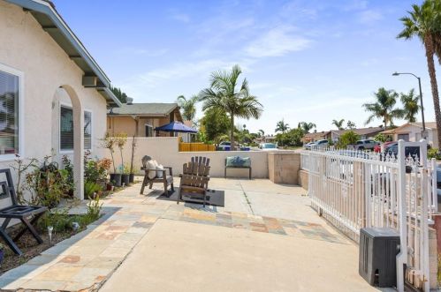 288 Lustrosos St, Oceanside CA  92057-5237 exterior