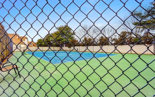 127 Cinnamon Ct, Huntington Station NY  11747-8711 exterior