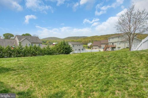 7 Dogwood Ter, Siddonsburg PA  17019-8733 exterior