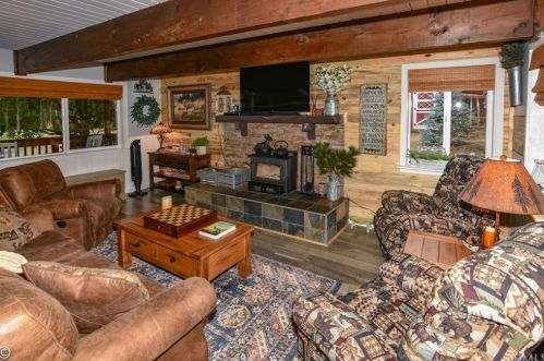 1063 H Ln, Big Bear City CA  92314-9693 exterior