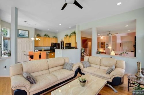 22 Winding Way, West Paterson NJ  07424-2665 exterior