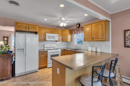 316 Sunset Dr, Pelican Island NJ  08751-2225 exterior