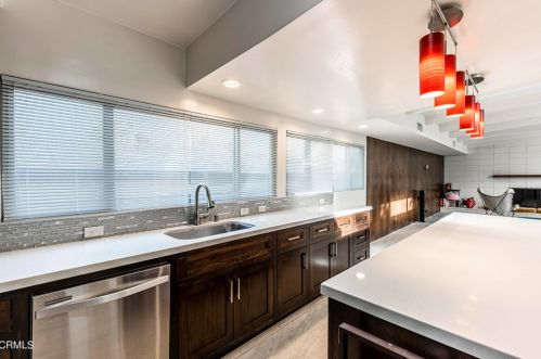 1815 Ridgewood Dr, Bakersfield CA 93306-3831 exterior