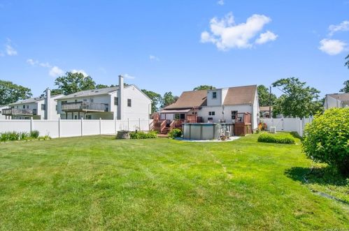 577 Centre Ave, North Lindenhurst NY  11757-3114 exterior