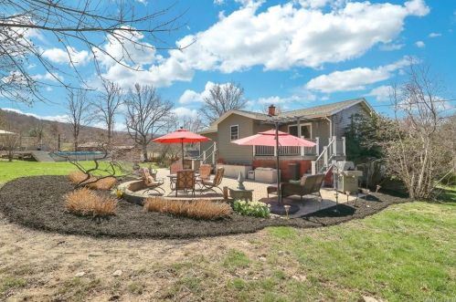 5 Crystal Dr, Washingtonville, NY 10992-1509
