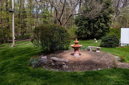 1355 Yahres Rd, Hermitage PA  16146-3643 exterior