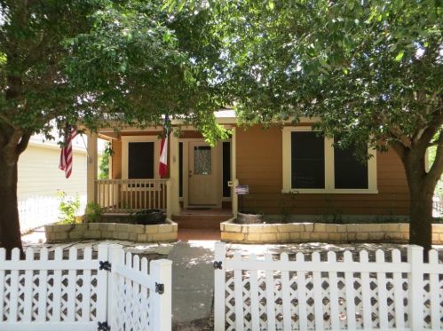 286 Strawn, Uhland, TX 78640-4316