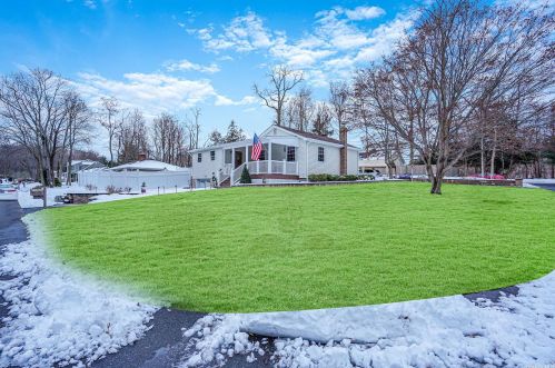 12 Maple Ave, Miller Place, NY 11764-2019