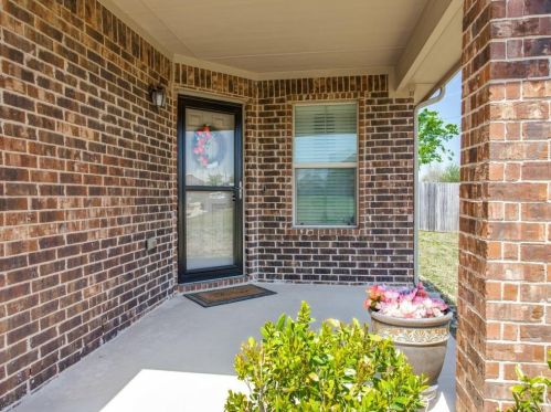 1625 Chivalry Ln, Fort Worth, TX 76140-5779