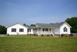 5045 Reed Creek Ct, Parks Crossroads, NC 27316-8696