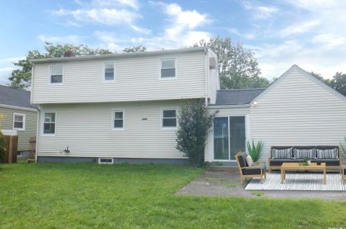 34 Liberty Ave, North Lindenhurst NY  11757-4824 exterior