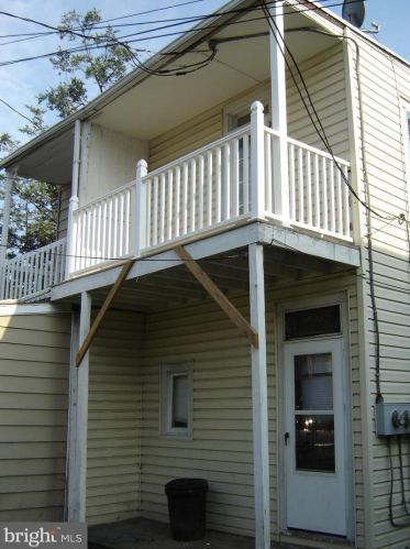 1954 Derry St, Harrisburg, PA 17104-2332