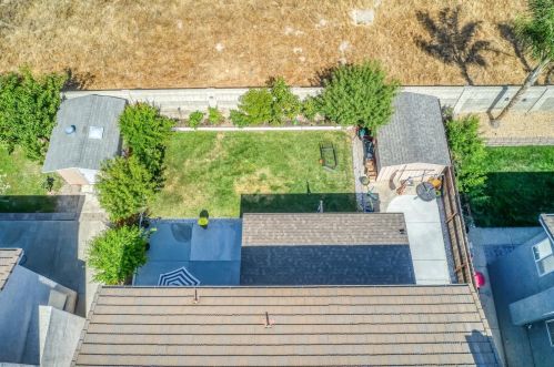 13570 Quartz Way, Lathrop CA  95330-9196 exterior