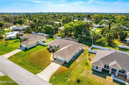 1026 Blossom Dr, Sebastian FL  32958-5110 exterior