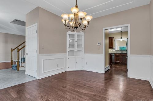 19 Fairlawn Dr, Wallingford CT 06492-2588 exterior