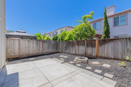 460 Rosso Ct, Vacaville CA 95687-5698 exterior