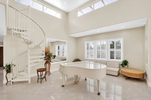 10026 Mattock Ave, Downey CA  90240-3529 exterior