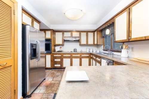 80 Mount Sumner Dr, Manchester CT  06043-7248 exterior