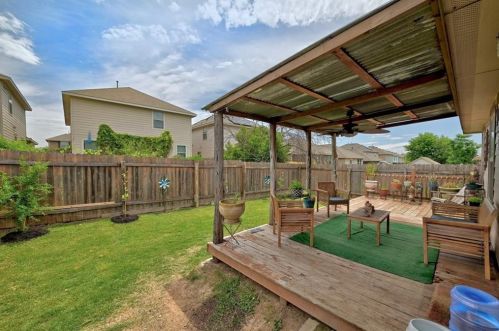 7104 Crestone Rd, Austin TX 78744-1772 exterior