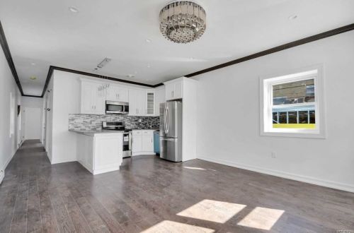 946 213th St, Bronx, NY 10469-1112